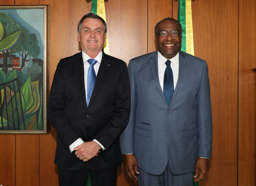 Carlos Alberto Decotelli posa para foto com o presidente Jair Bolsonaro