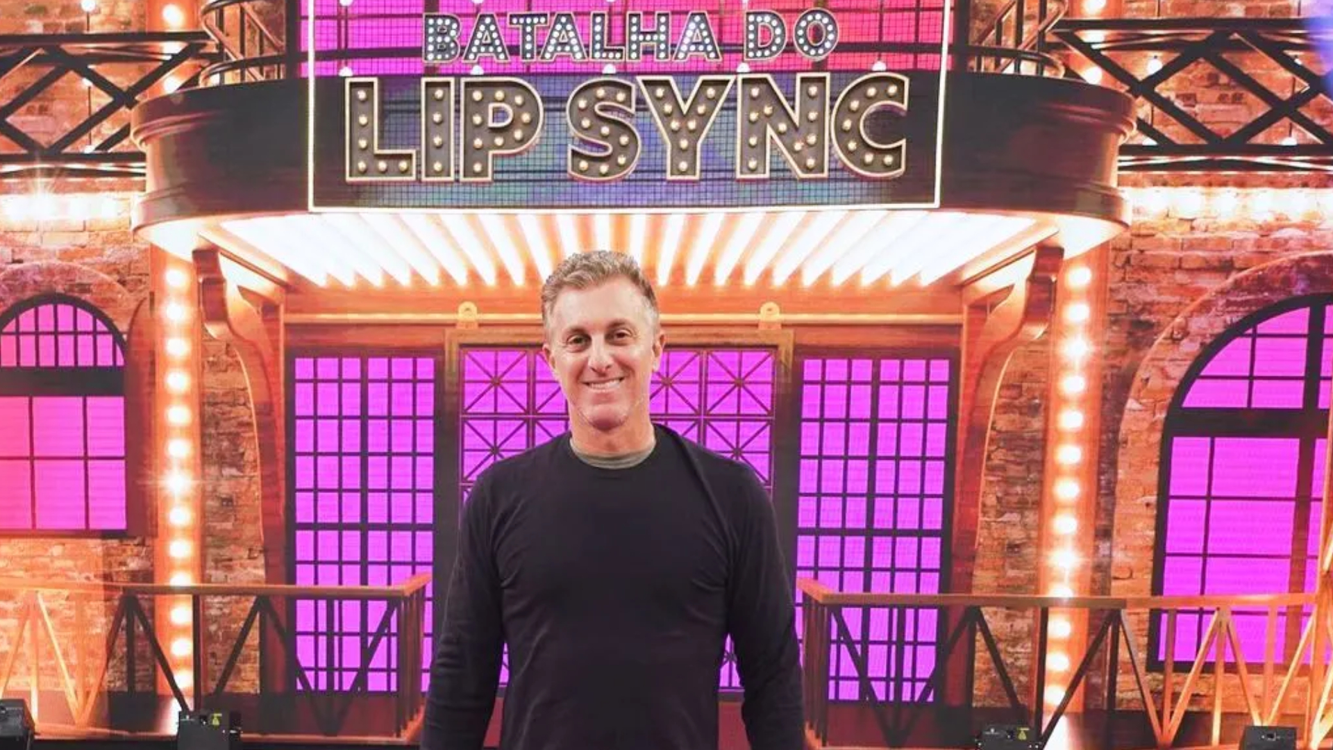 Luciano Huck comanda a Batalha do Lip Sync no Domingão com Huck