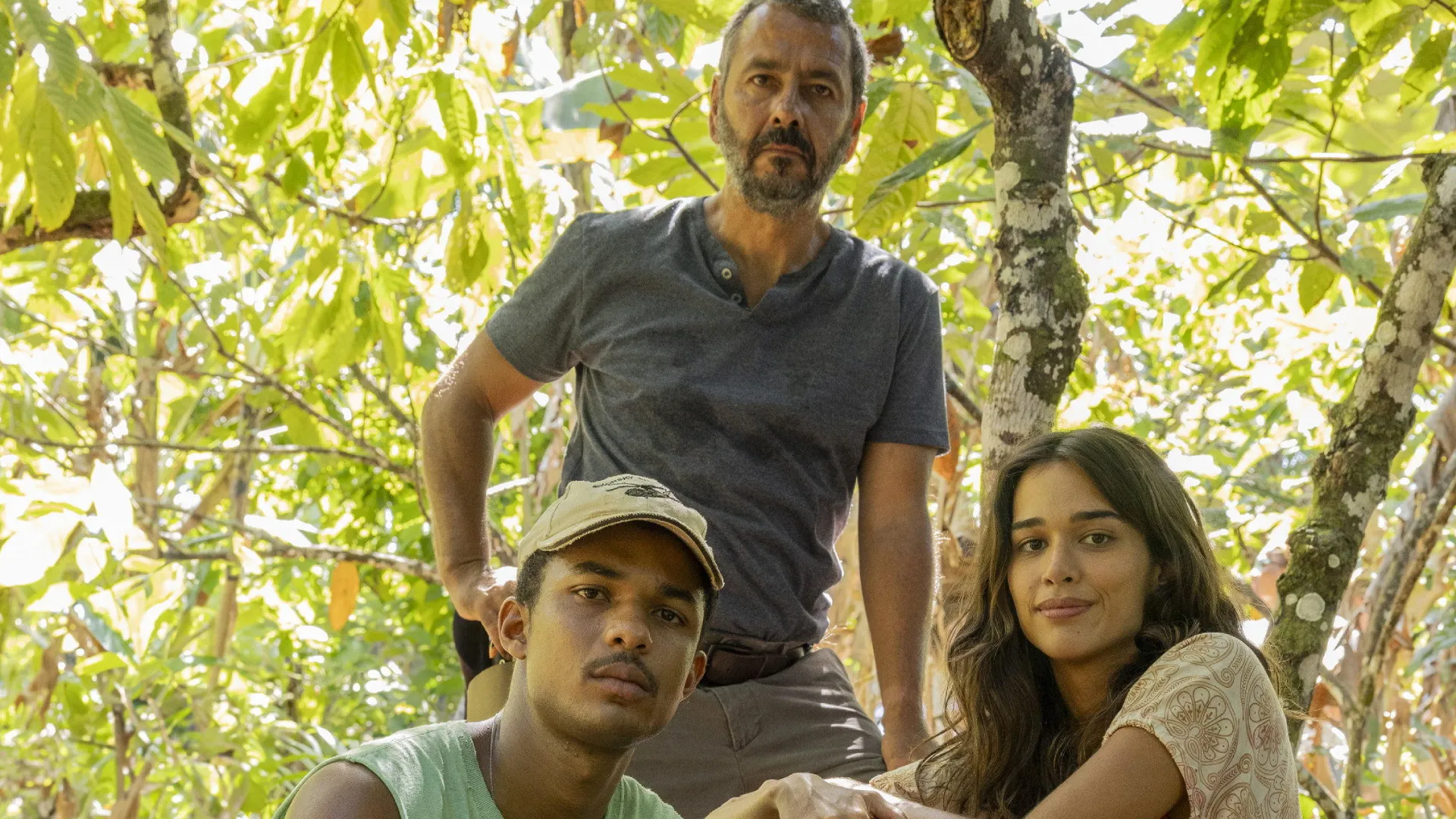 Resumo Renascer: João Pedro (Juan Paiva), José Inocêncio (Marcos Palmeira) e Mariana (Theresa Fonseca)