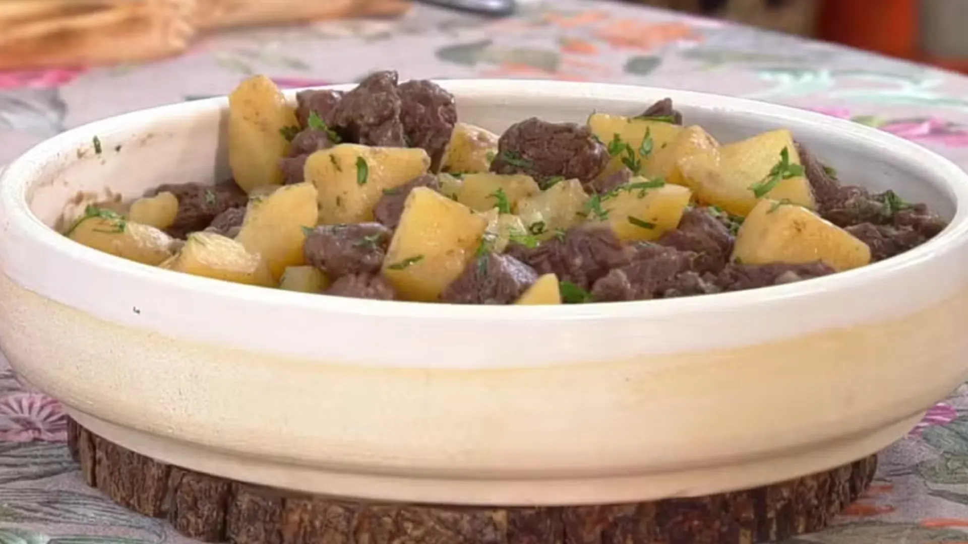 Carne de panela com batata na pressão do É de Casa