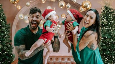 Clara Maia e André Coelho mostra o primeiro ensaio de Natal dos gêmeos José e João