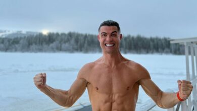 Sem tempo ruim! Cristiano Ronaldo deseja feliz Natal com foto sem camisa na Lapônia