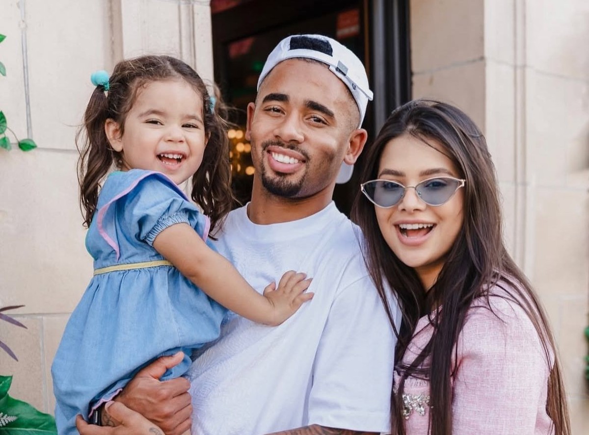 Gabriel Jesus e Raiane Lima anunciam gravidez do segundo filho