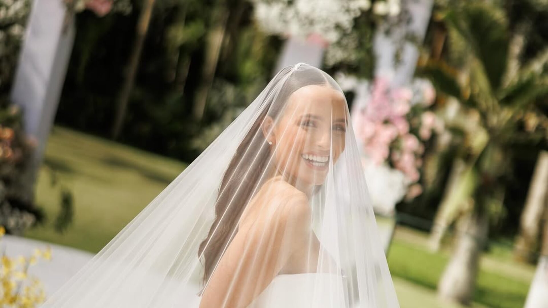 Exagerou? Vestido de Larissa Manoela no terceiro casamento rouba a cena: ‘Chocada…’