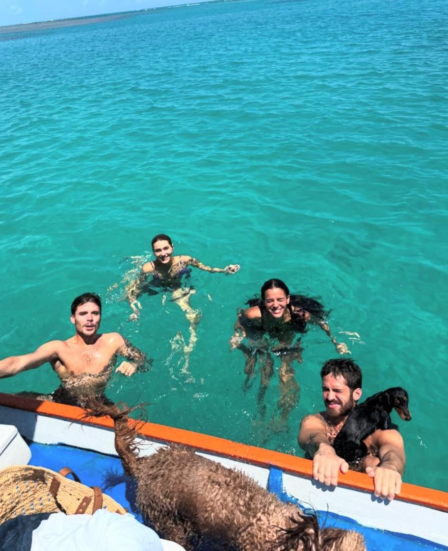 João Lucas posta foto de viagem com Sasha Meneghel, Bruna Marquezine e João Guilherme