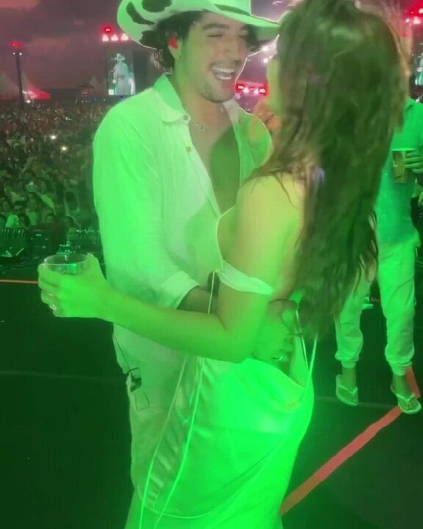 Nattan resgata vídeo beijando Rafa Kalimann no palco durante a virada: 'Melhor ano novo da vida'