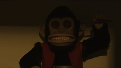 Terror e humor macabro se misturam em novo trailer de 'O Macaco', adaptação de Stephen King